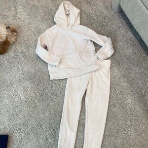 Cream/white sweatshit